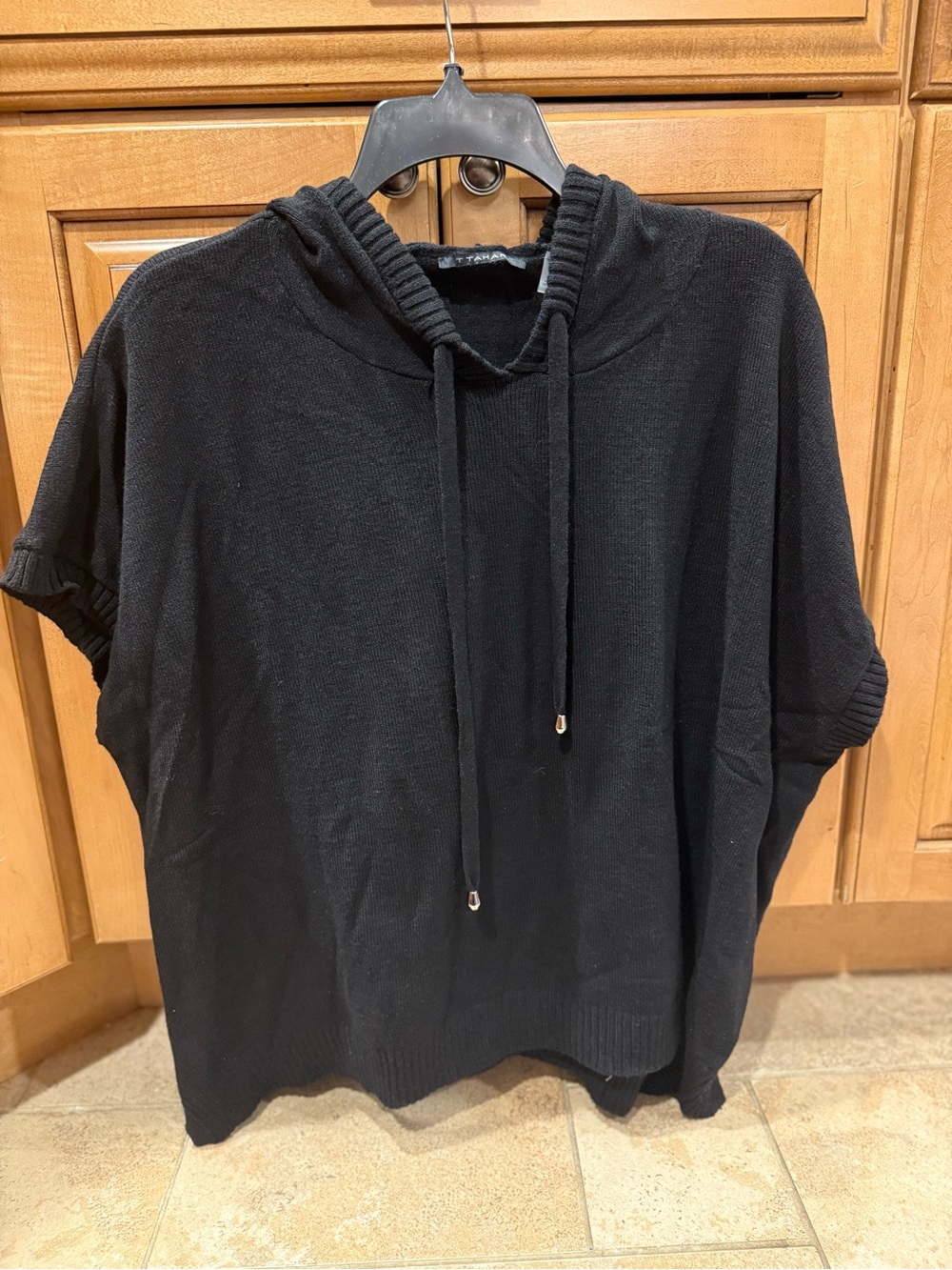 T Tahari Black Knit Short-Sleeve Hooded Top